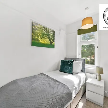3 Bedroom House With Parking & Garden By Cherry Inn Short Lets & Serviced Accommodation Cambridge Exterior photo