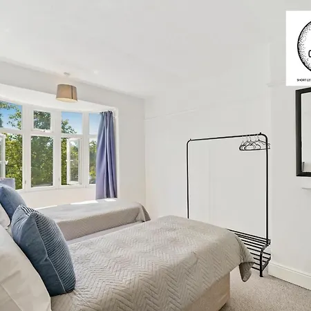 3 Bedroom House With Parking & Garden By Cherry Inn Short Lets & Serviced Accommodation Cambridge Exterior photo