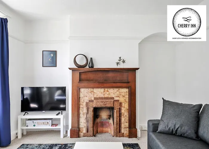 3 Bedroom House With Parking & Garden By Cherry Inn Short Lets & Serviced Accommodation Cambridge