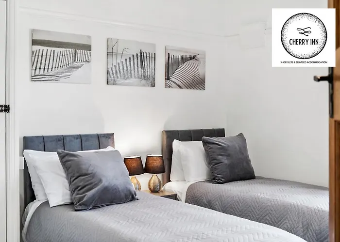 3 Bedroom House With Parking & Garden By Cherry Inn Short Lets & Serviced Accommodation Cambridge
