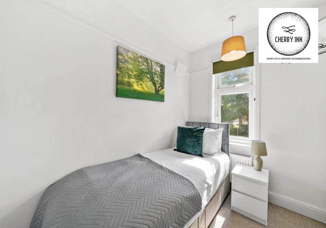 3 Bedroom House With Parking & Garden By Cherry Short Lets & Serviced Cambridge