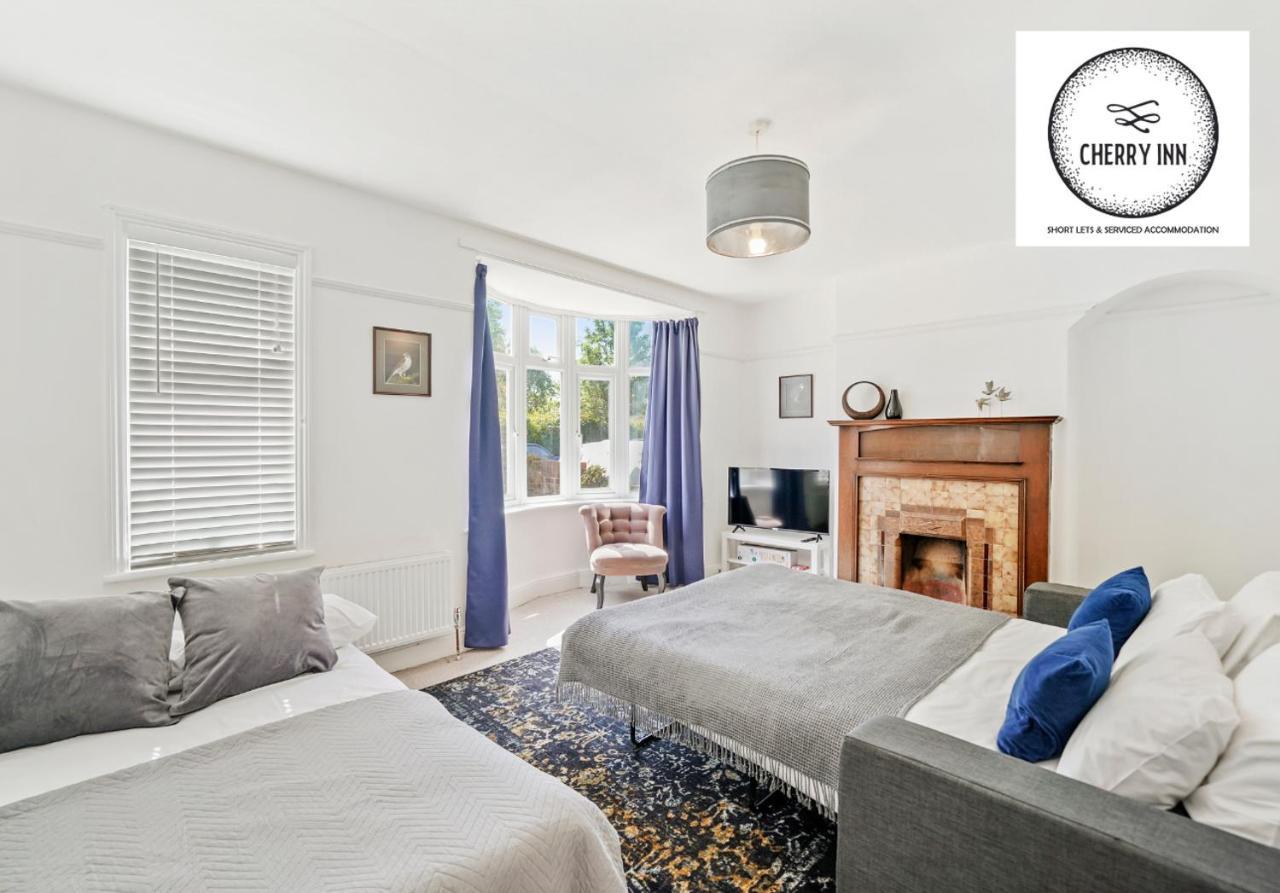 3 Bedroom House With Parking & Garden By Cherry Short Lets & Serviced * Cambridge